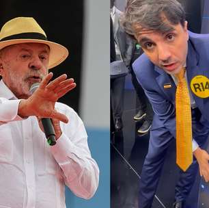 Renan Santos provoca Lula e coloca papel escrito 'ladrão' em púlpito vazio de debate na Band