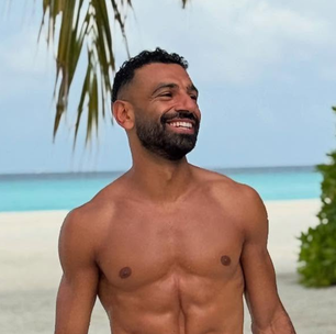 Lançado no séc. XXI em Dubai, este perfume árabe unissex refrescante de limão-siciliano, toranja, bergamota e pimenta-rosa se tornou o meu favorito para acordar e na hora de dormir