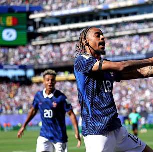 Liverpool retoma conversas com o PSG para contratar Barcola