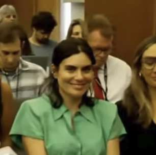 Jornalista é demitida após viralizar sorrindo para câmera em julgamento de assassinato