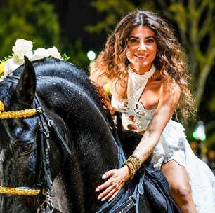 Paula Fernandes volta a Barretos após 10 anos, se apresenta a cavalo e aposta em vestido branco de recortes