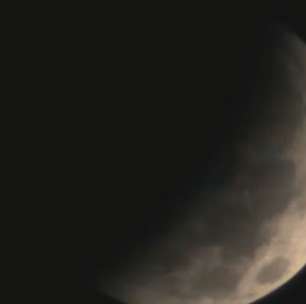 Eclipse deixa lua 'quase completamente' escurecida; veja imagens do fenômeno captadas em tempo real