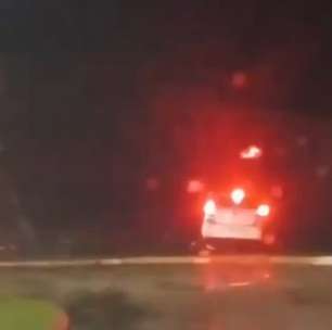 VÍDEO: carro despenca do Morro do Farol, em Torres