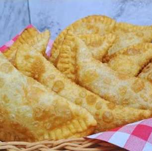 Massa de pastel com creme de leite, para você preparar um pastelzinho crocante, leve e fácil