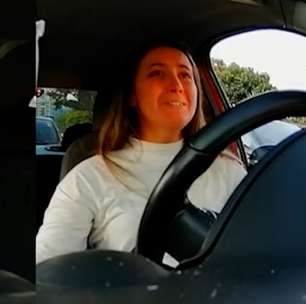 Motorista tem celular furtado em menos de dois segundos no trânsito de SP: 'Não tive reação'