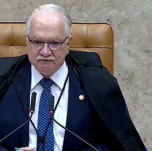 Fachin 'pula' André Mendonça em ordem de cumprimentos aos colegas do STF e se corrige na sequência