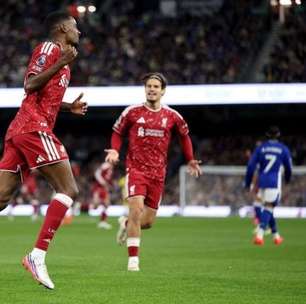 Liverpool bate o Ipswich e vence a primeira na Premier League