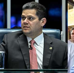 Flávio diz que Alcolumbre busca 'autoproteção' como Moraes e nega irregularidades no filme 'Dark Horse'