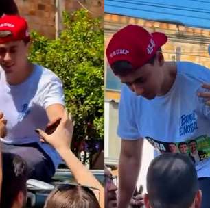 Nikolas Ferreira é atingido por ovo durante ato de campanha em MG