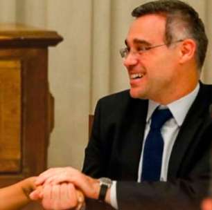 Michelle chama Mendonça de 'ungido do Senhor' em meio a crise no STF