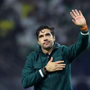 Abel compara Flamengo e Palmeiras e dispara: "Tem obrigação de fazer mais"