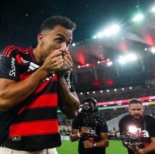 Danilo se encanta com cena em jogo do Flamengo e manda recado