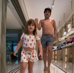 Minha afilhada pediu e eu não pude negar: as novas sandálias Melissa das 'Meninas Superpoderosas' com salto 'kitten heel' são estilosas e despertaram a nostalgia dos anos 90 e viraram o primeiro saltinho dela