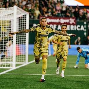 Rafael Navarro marca duas vezes em estreia como titular pelo St. Louis