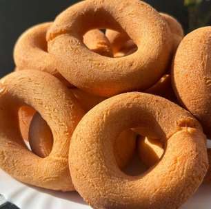Rosquinhas de polvilho doce bem crocantes e sequinhas por fora, que derretem na boca