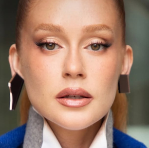 Marina Ruy Barbosa combina tons de azul em look estiloso com sobreposição