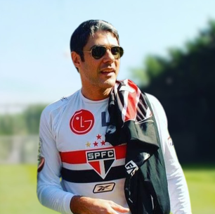 Os novos tênis da New Balance na cor 'tricolor paulista' são o lançamento que meu tio, são-paulino roxo, já vai combinar com a camisa do São Paulo Futebol Clube no próximo jogo