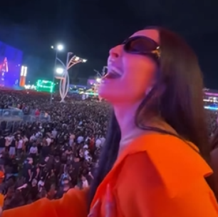 Grávida de seis meses, Sabrina Sato curte show de Demi Lovato