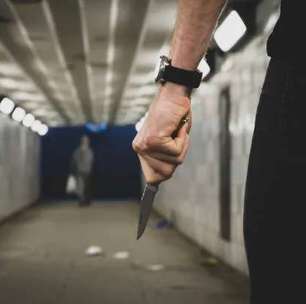 Casal gay denuncia ameaça com faca e ofensa após negar dinheiro a morador de rua no DF