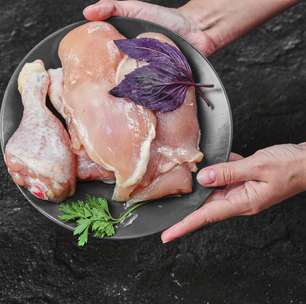 Você lava o frango antes de cozinhar? Este hábito comum pode fazer mal à saúde