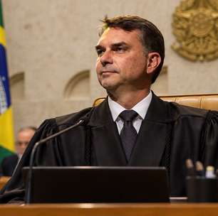 'Flávio no STF', sugere Eduardo Bolsonaro, com montagem do irmão como ministro da Corte