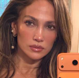 Jennifer Lopez usa grife brasileira em look de R$ 2,4 mil com blusa e saia longa de algodão e renda