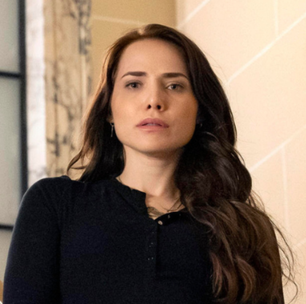 Adriana entra na sociedade da joalheria e provoca rivalidade com Pilar em novela