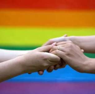 Caso contra Aetna expõe diferença nas exigências para reprodução assistida de casais LGBTQ+