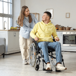 7 adaptações simples na rotina de quem cuida de uma pessoa com mobilidade reduzida