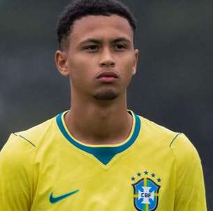 Joia do Vitória levanta taça com o Brasil Sub-15 no Paraguai