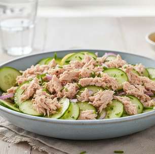 Salada de atum com pepino: leve, refrescante e pronta em poucos minutos para uma refeição saudável