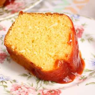 Bolo de fubá com goiabada bem macio que vai perfumar a sua casa, perfeito para servir com um café