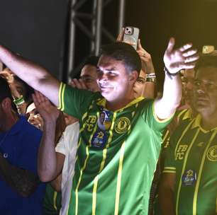 Flávio Bolsonaro rebate viagem em jato de Vorcaro e diz que aeronave era de Willer Tomaz
