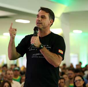 Flávio Bolsonaro nega que irá retirar de Nossa Senhora Aparecida o título de Padroeira do Brasil: 'Fake news'