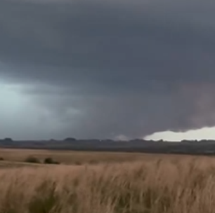 Caçadores de tempestade registram supercélula no RS; veja vídeo