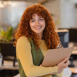 Sua forma de falar no trabalho mudou? A Gen Z criou um novo jeito de se comunicar e os mais velhos estão tentando decifrar