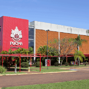 PUC-PR oferece mais de 40 bolsas integrais para graduação em 2027