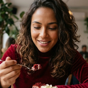 Nem Lotus Biscoff, muito menos iPhone 18 Pro: os novos tênis da Converse na cor 'red velvet borgonha' superam o All Star em tudo; são mais bonitos, resistentes e ainda garantem alguns centímetros a mais