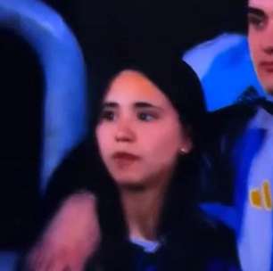 Vídeo: casal protagoniza cena constrangedora no adeus de Messi