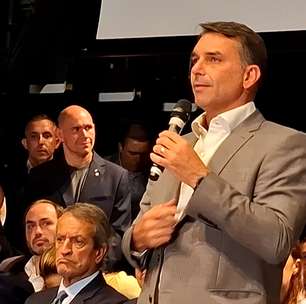 Flávio Bolsonaro diz que críticas por querer 'entregar Brasil a Jesus' é 'Deus confundindo os adversários'
