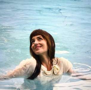 Franja em alta: Dakota Johnson e famosas inspiram tendência do corte