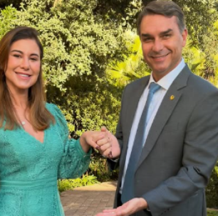 Qual é a religião de Fernanda Bolsonaro, mulher de Flávio?