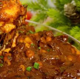Carne de panela muito macia e suculenta acompanhada de batatas bem temperadas