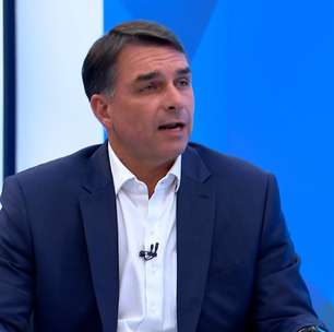 Flávio Bolsonaro critica Moraes e evita questionar Nunes Marques em sabatina na Globo
