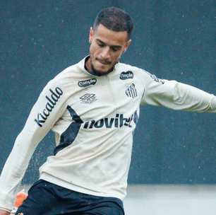Coutinho marca primeiro gol com a camisa do Santos: 'Feliz demais'