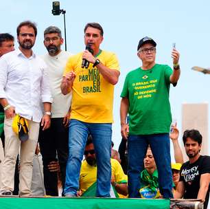 Flávio Bolsonaro pede que apoiadores convençam indecisos e diz que Lula será 'vingativo' se reeleito