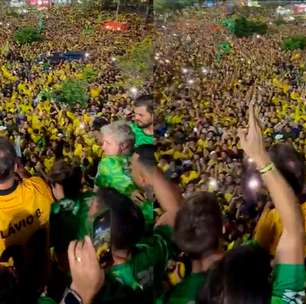 Flávio Bolsonaro reúne apoiadores em Manaus e promete 'tirar Moraes' em discurso
