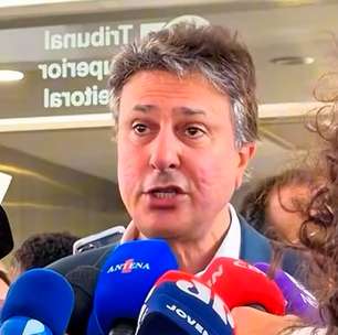 Camilo Santana mostra documento e diz que há acordo com campanha de Flávio para quebra simultânea de sigilos