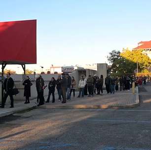 Brasileiros enfrentam longa fila para votar em Nova York no segundo turno das eleições