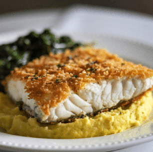 Peixe empanado com purê de batata-doce: aprenda essa receita fácil e proteica para o jantar